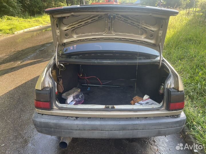 Volkswagen Passat 1.6 МТ, 1989, битый, 500 000 км