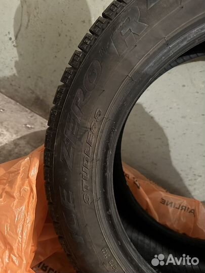 Pirelli Ice Zero FR 215/55 R17