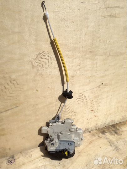 Замок задней Лёвой двери Audi A4 B7