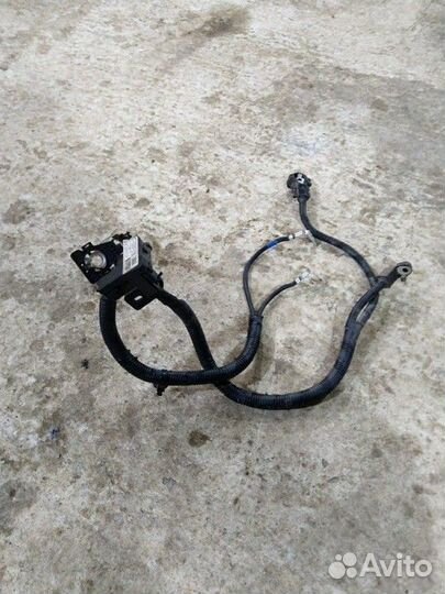 Клемма аккумулятора плюсовая