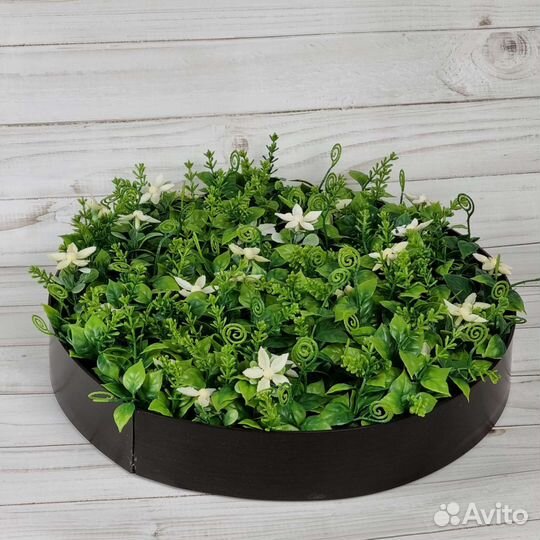 Картина из искусственных растений