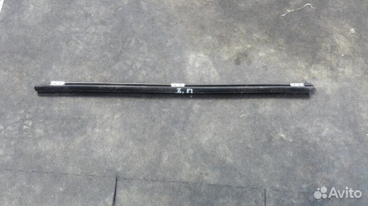 Уплотнитель стекла внутренний задний правый Toyota