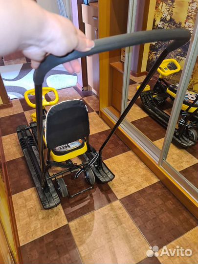 Детский снегокат с колесами