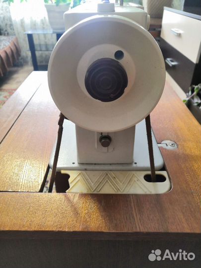 Швейная машина 