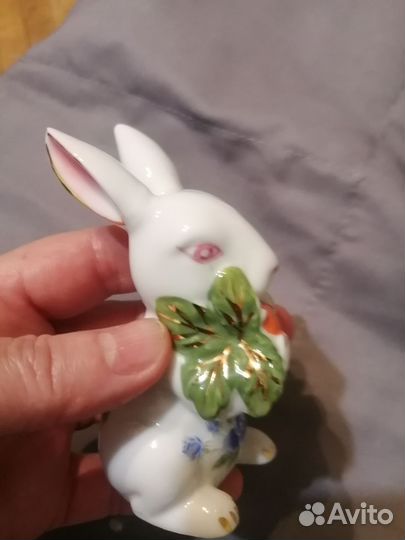 Фарфоровая статуэтка