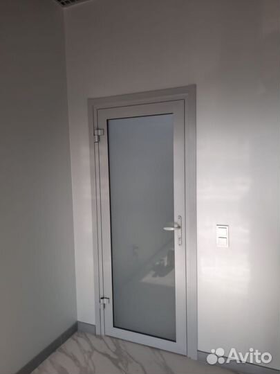 Двери алюминиевые