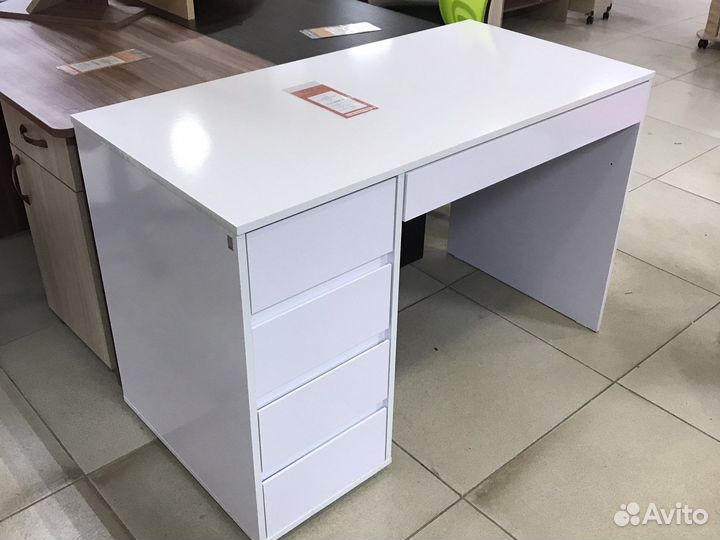 Стол компьютерный