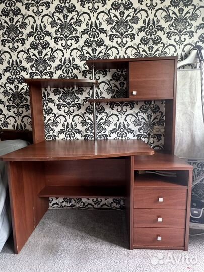 Письменный стол