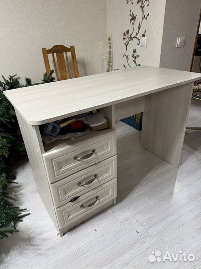 Письменный стол