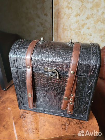 Шкатулка кожаная