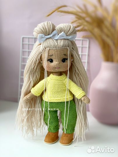 Вязаная кукла ручной работы