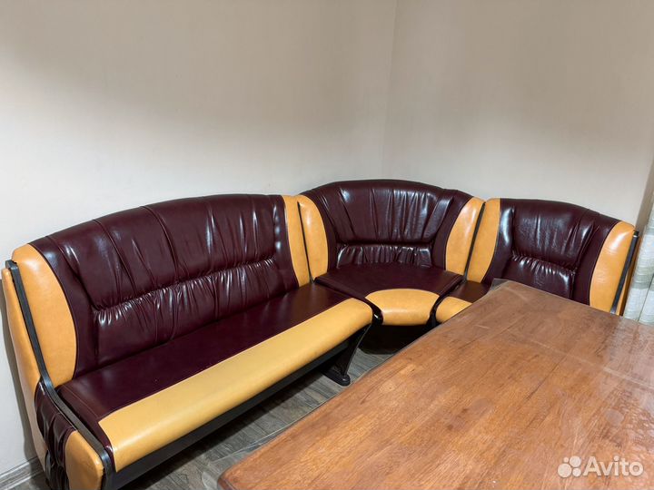 Продам кухонный уголок бу