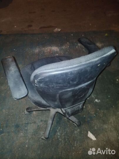 Кресло офисное на колёсиках