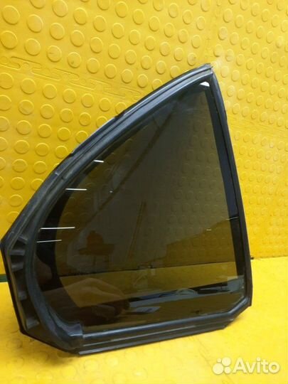Стекло боковое заднее правое Mitsubishi Lancer
