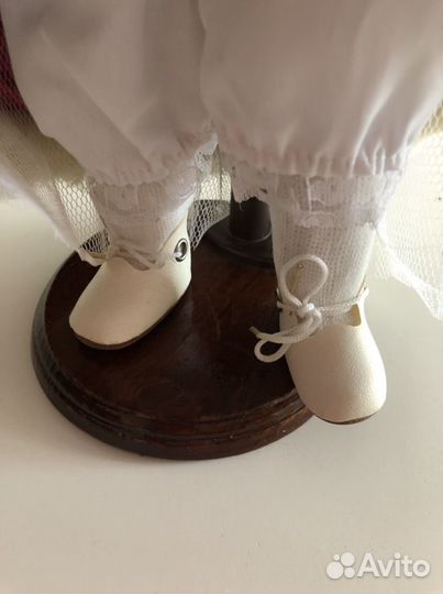 Кукла фарфоровая коллекционная