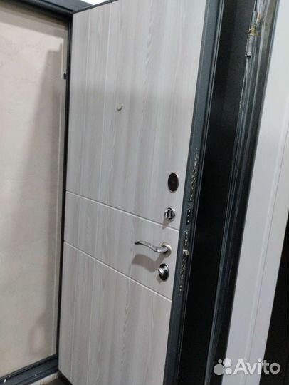 Дверь входная металлическая