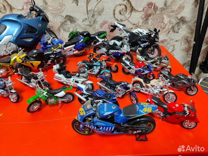 Модель мотоцикла 1:12, 1:18, 1:8