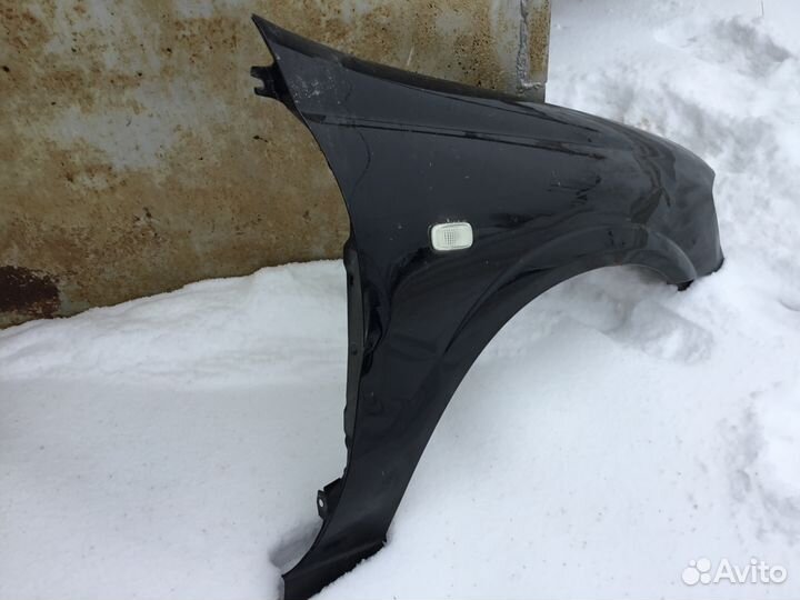 Передние крылья оригинал для Ниссан альмера класси