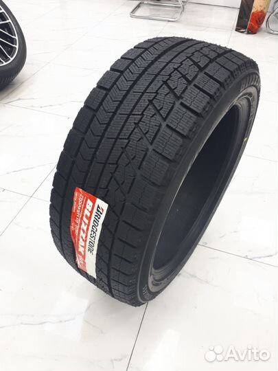 Bridgestone Blizzak VRX 255/45 R19