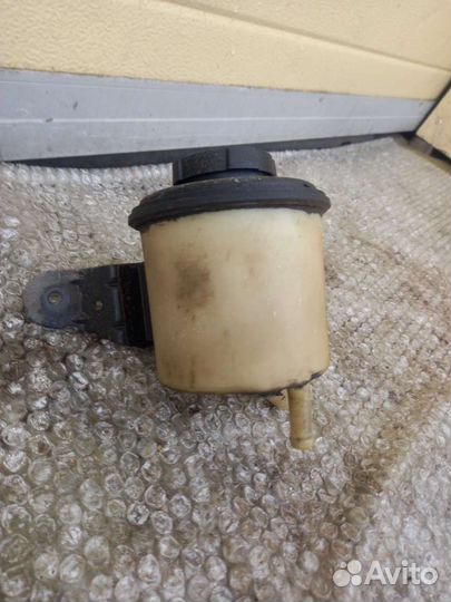 Nissan almera n16- бачок гура