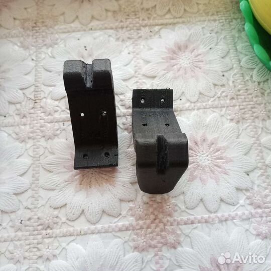 Защелка для чехлов лезвий коньков