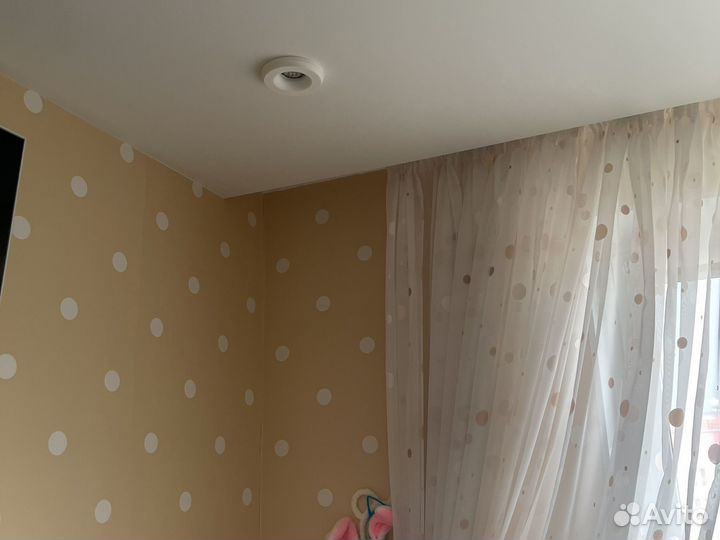 Обои остатки бежевые в белый горох коллекция