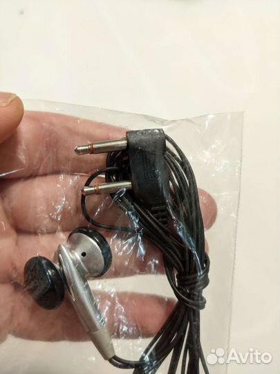 Наушники под гнездо с двумя штекерами