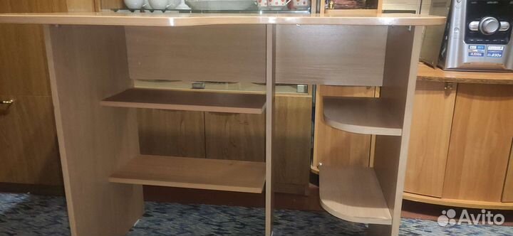 Компьютерный стол