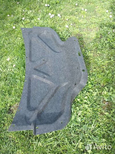 Обшивка крышки багажника Скайлайн