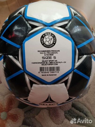 Футбольный мяч профессиональный