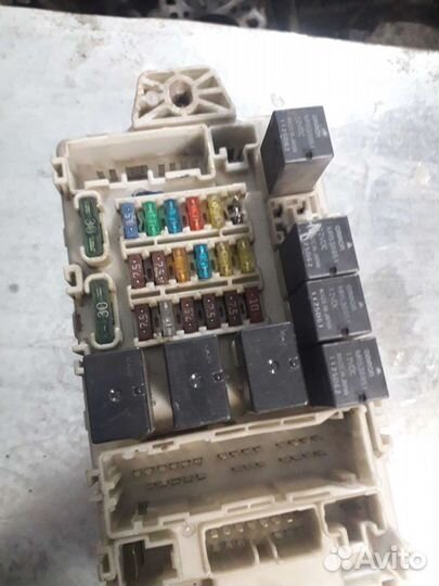 Блок предохранителей салонный Lancer 9 1.6