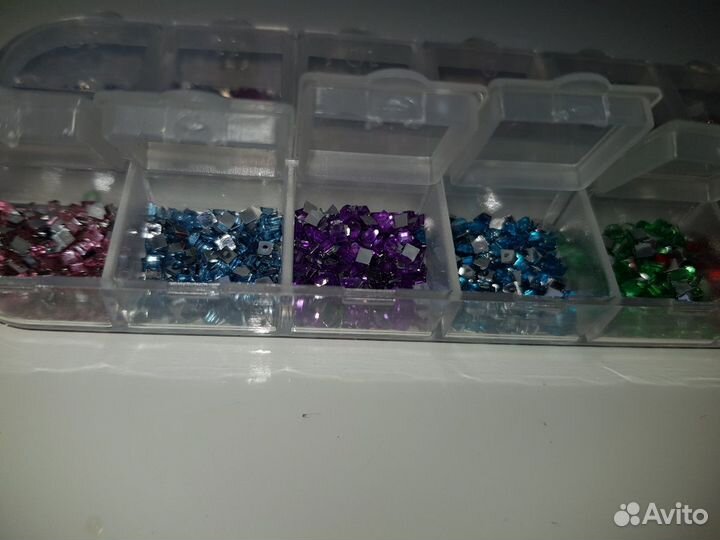 Стразы для дизайна ногтей