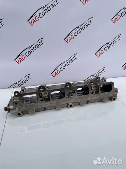 Топливная рейка Volkswagen Golf MK6 1.4 caxa 2009