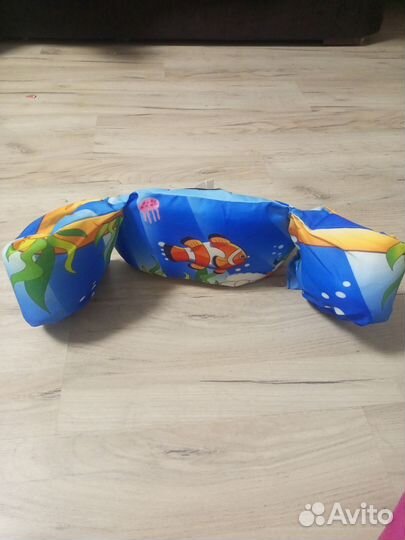 Жилет для плавания с нарукавниками