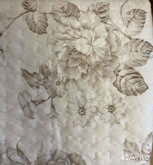 Покрывало на кровать, наволочки новое