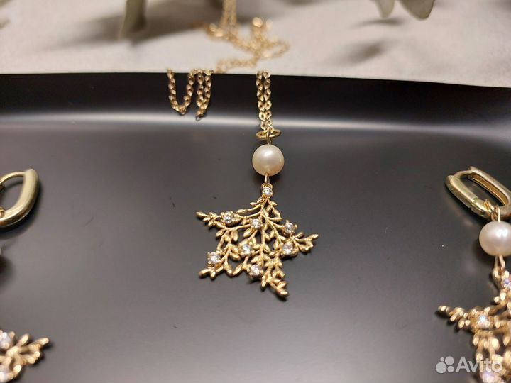 Серьги-подвески и кулон