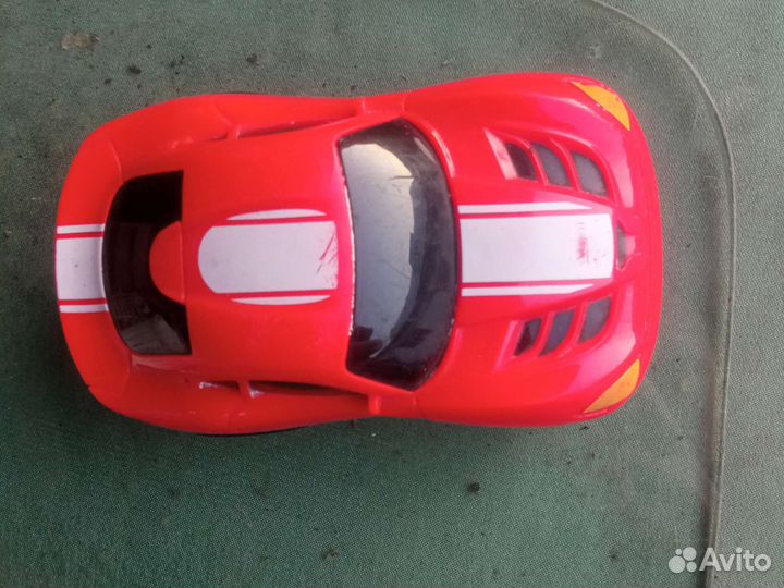 Игрушечная машина