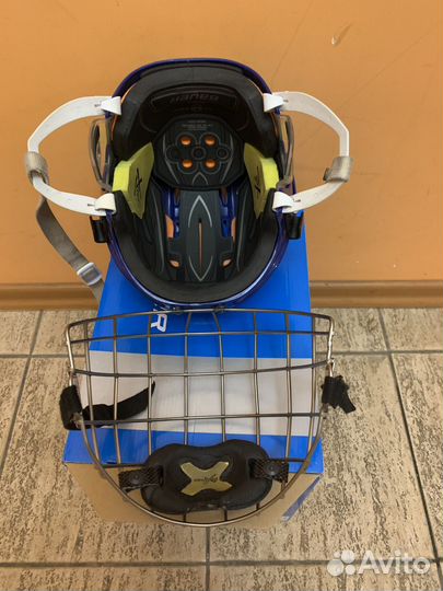 Хоккейный шлем