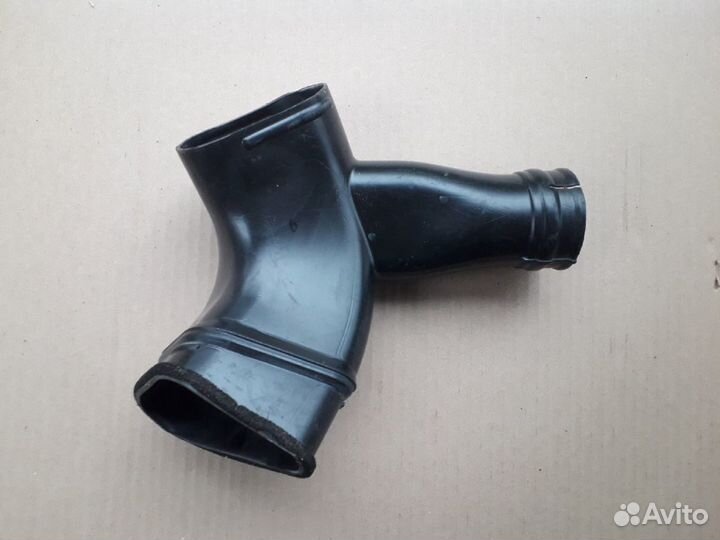 Патрубок воздушного фильтра Nissan X-Trail T30