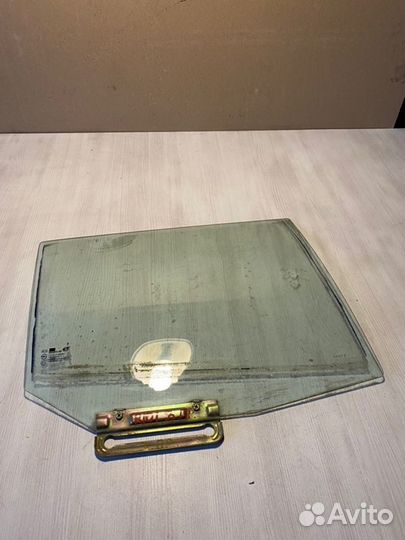 Стекло заднее правое Kia Rio 1 LS