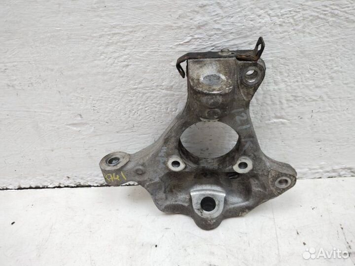 Кулак передний правый Cadillac Escalade 6.2 2015