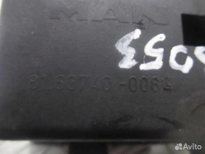 Подстаканник левый MAN 81637400064