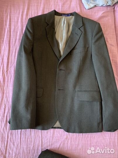 Продаю школьный костюм размер 140
