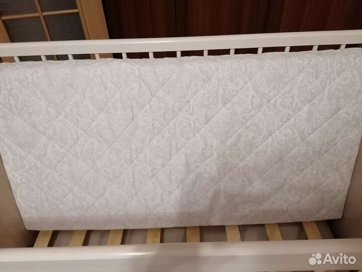 Детская кроватка с маятником и ящиком