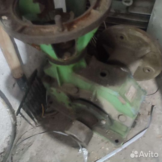 Электродвигатель с редуктором