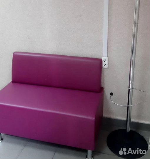 Диван в кафе