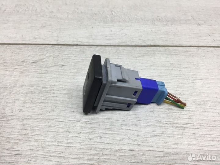 Кнопка многофункциональная Toyota Auris хэтчбек