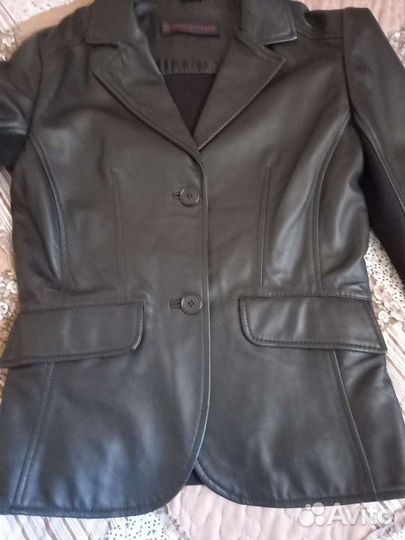 Женская кожаная куртка trussardi jeans