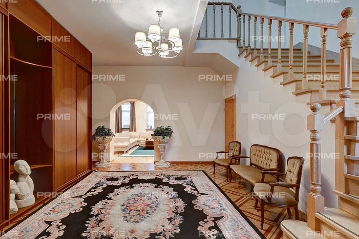 Дом 680 м² на участке 13,5 сот.