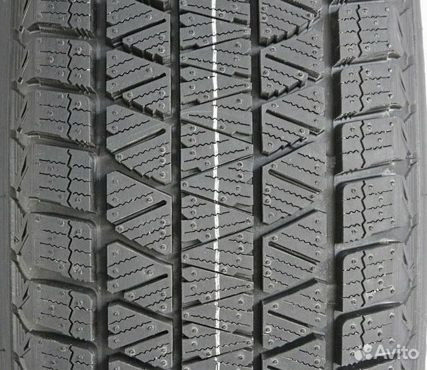 Bridgestone Blizzak DM-V3 275/45 R20 110T